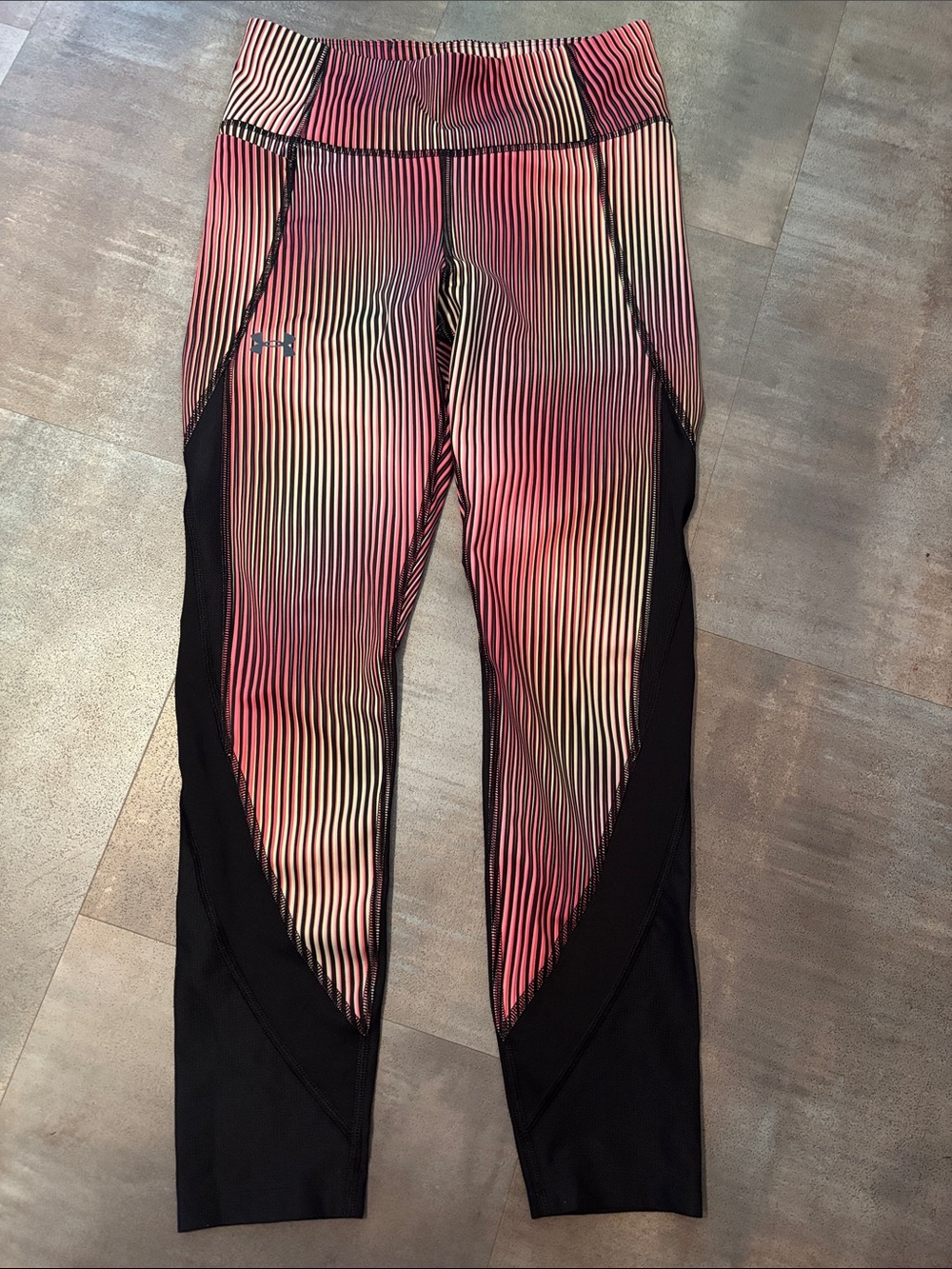 Under Armour Women’s Medium Pink Gradient Stripe Leggings with Black mesh Panels